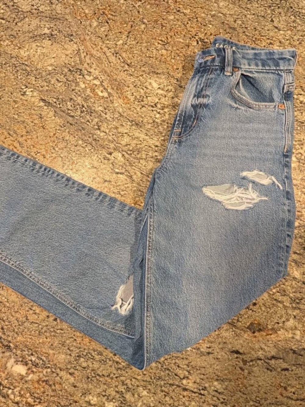 AE Strigid Curvy Ripped Mom Jean